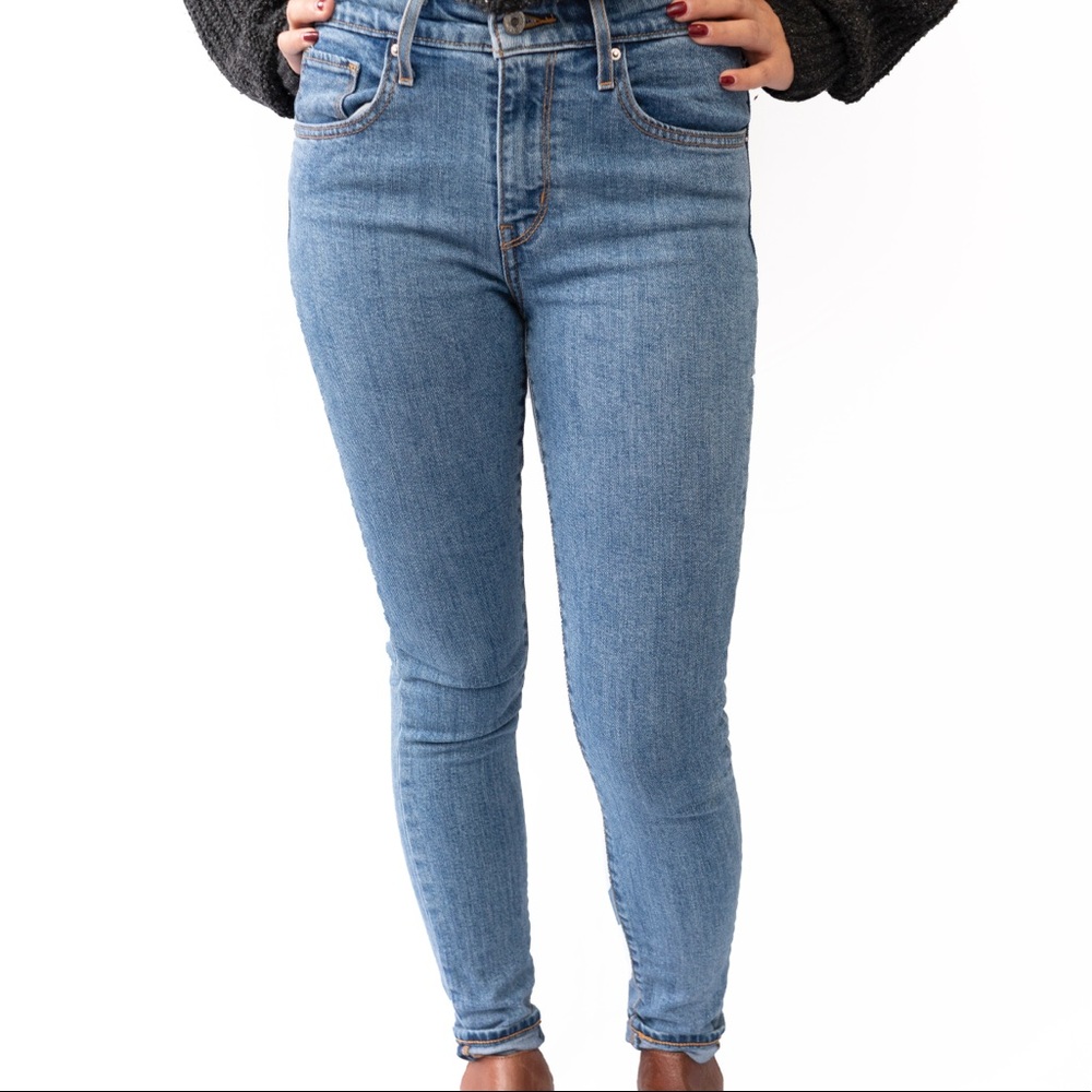 Levi’s 721 High-Rise Skinny: Size 27